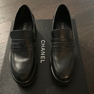 Chanel calfskin moccasin loafer size 37.5